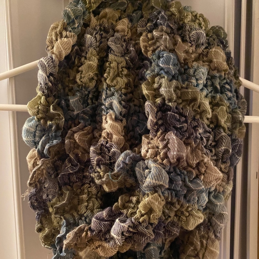❄️WINTER CLEARANCE!!❄️ Infinity scarf - Picture 2 of 7